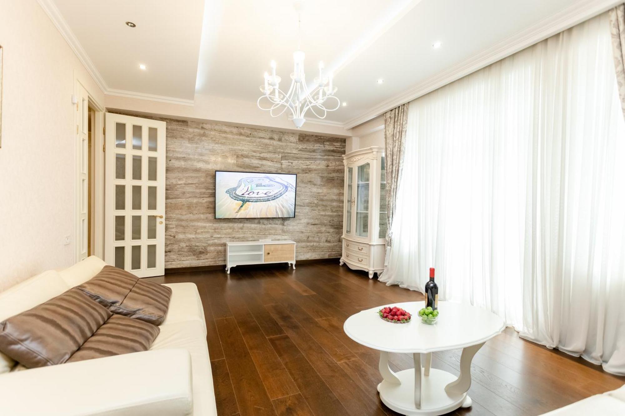 3Bd-2Bth Apartment In Tbilisi City Center エクステリア 写真